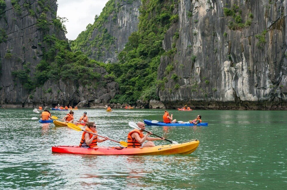 Trải nghiệm chèo SUP ở Hạ Long