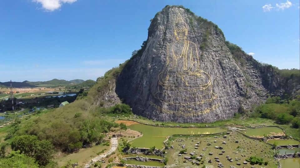 Khuôn viên chùa rộng lớn