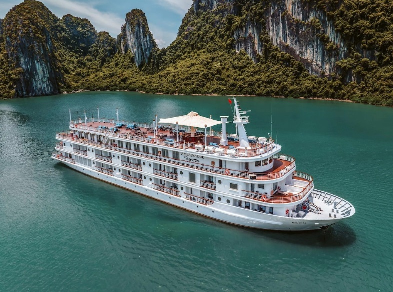 Ambassador Signature Cruise Lan Ha