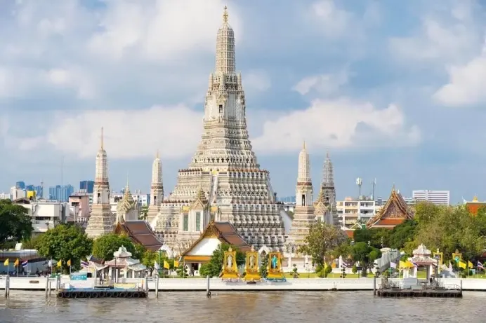 Khoác "Chut Thai" để khám phá chất Thái ở Wat Arun