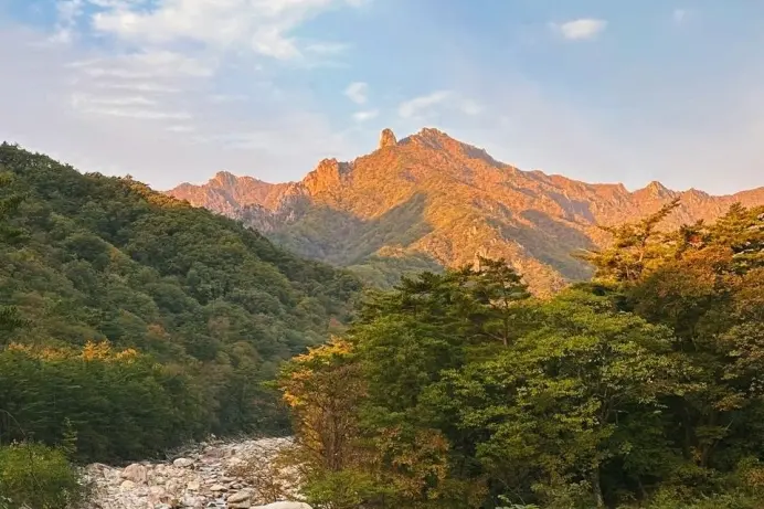 "Lắng nghe" vườn quốc gia Seoraksan - Bản hoà ca mùa thu giữa lòng Hàn Quốc