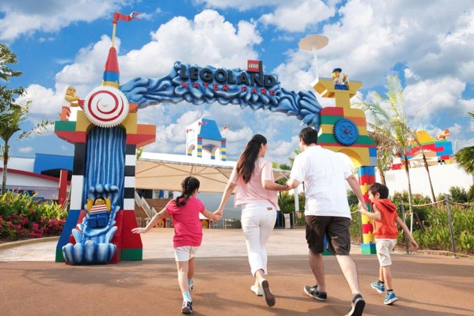 Vui chơi quên lối về tại Legoland Singapore - thiên đường cho những ai yêu thích Logo