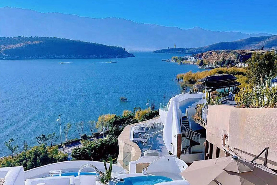 Toạ độ check-in siêu sang chảnh: Thị trấn Santorini phương Đông ngay giữa Đại Lý